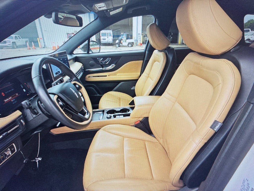 Used 2023 Lincoln Corsair Reserve FWD image 4