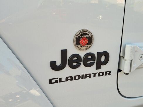 Used 2021 Jeep Gladiator Sport image 12