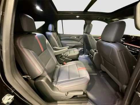 Used 2025 Chevrolet Traverse RS image 24