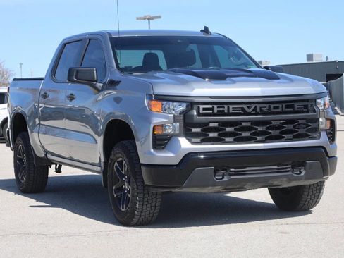 Used 2024 Chevrolet Silverado 1500 Custom Trail Boss w/ Dark Appearance Package image 4