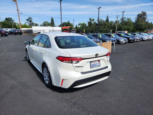 Used 2021 Toyota Corolla LE w/ Carpet Mat Package (TMS) FWD image 3