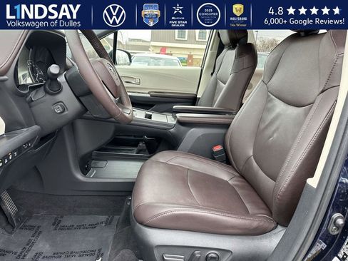 Used 2021 Toyota Sienna Platinum image 10