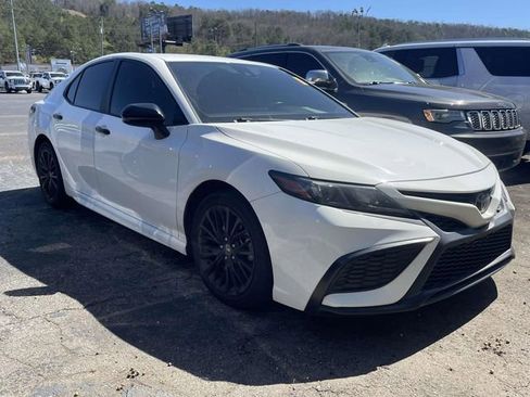 Used 2021 Toyota Camry SE image 2