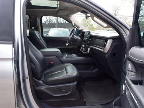 Used 2022 Ford Expedition XLT image 40