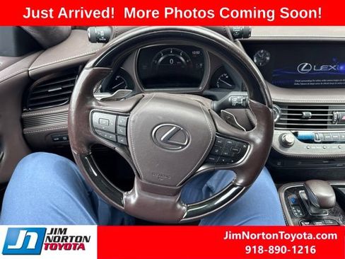 Used 2020 Lexus LS 500 w/ Interior Upgrade Package RWD image 9