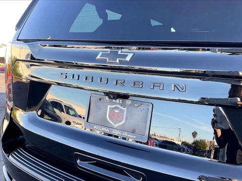 Used 2025 Chevrolet Suburban Z71 image 7