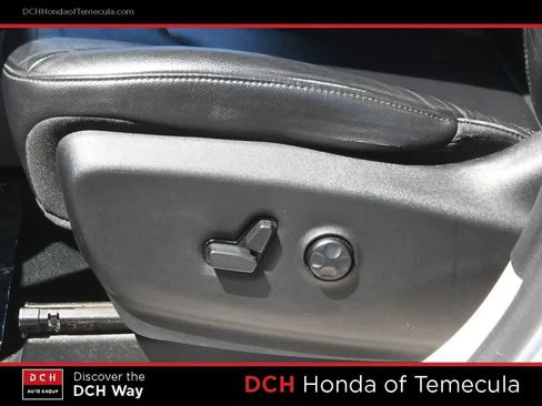 Used 2017 Chrysler Pacifica Touring-L FWD image 16