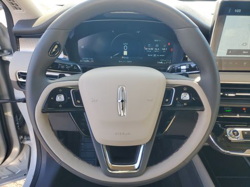 Certified 2024 Lincoln Corsair AWD w/ Equipment Group 101A image 14