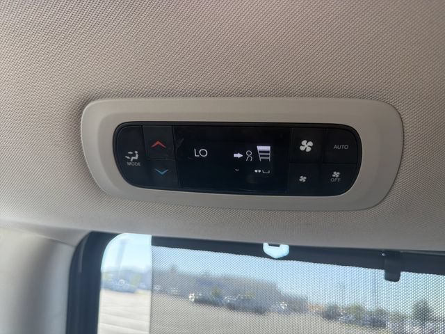 Used 2023 Chrysler Pacifica Touring-L FWD image 25