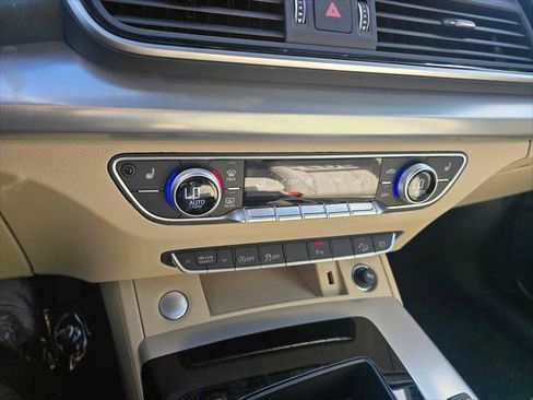 Certified 2025 Audi Q5 2.0T Premium w/ Convenience Plus Package image 30