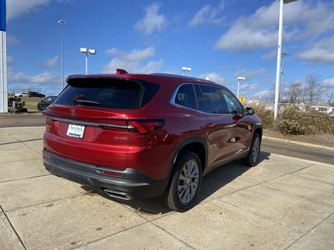 Used 2025 Buick Enclave Preferred w/ Power Package image 10