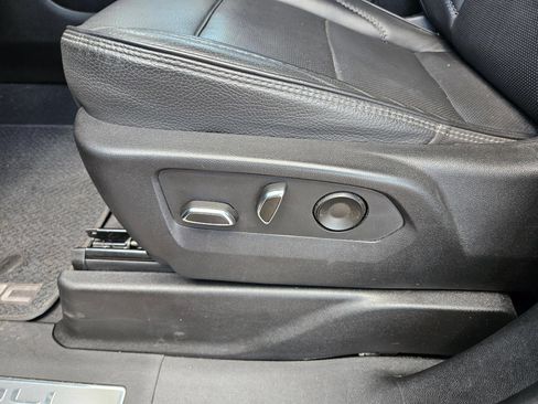 Used 2022 GMC Yukon Denali w/ Advanced Technology Package AWD/4WD image 23