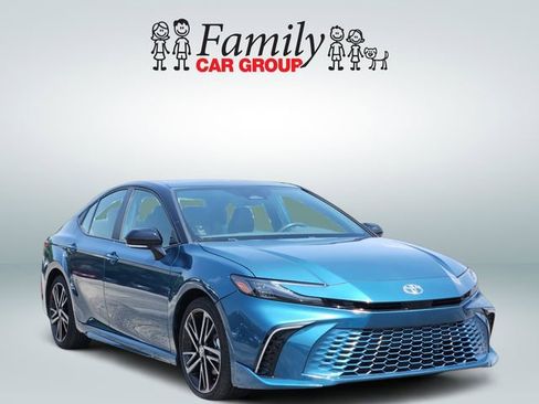 Used 2025 Toyota Camry XSE FWD image 2
