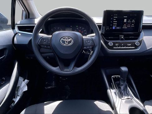 Used 2025 Toyota Corolla LE FWD image 11