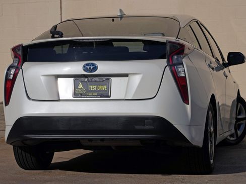 Used 2017 Toyota Prius Three Touring w/ Carpet Mat Package FWD image 4