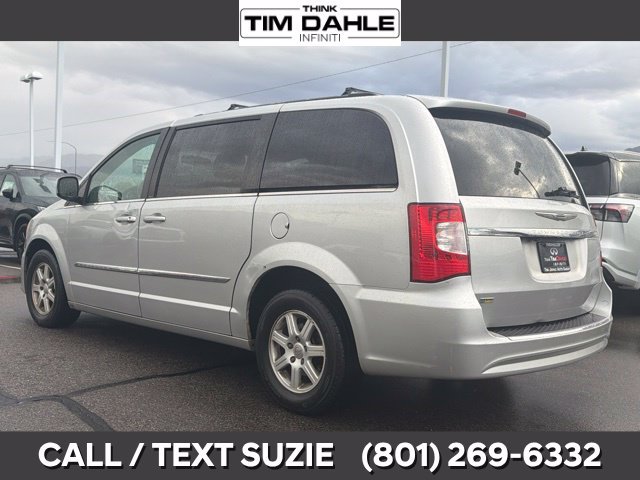 Used 2012 Chrysler Town & Country Touring w/ Entertainment Group #1 FWD image 6