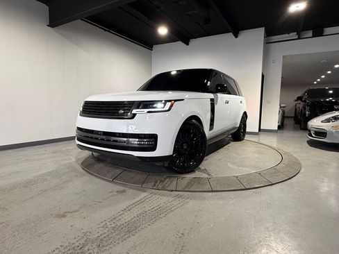 Used 2024 Land Rover Range Rover Long Wheelbase SE image 4
