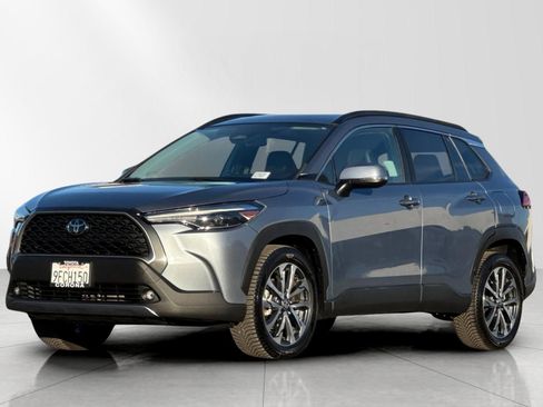Used 2023 Toyota Corolla Cross XLE image 7