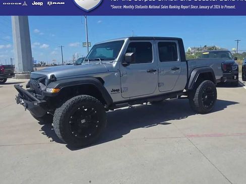 Used 2020 Jeep Gladiator Sport w/ Quick Order Package 24S AWD/4WD image 4
