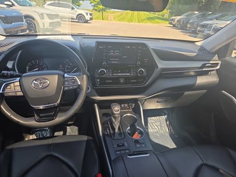 Used 2021 Toyota Highlander XLE AWD/4WD image 20