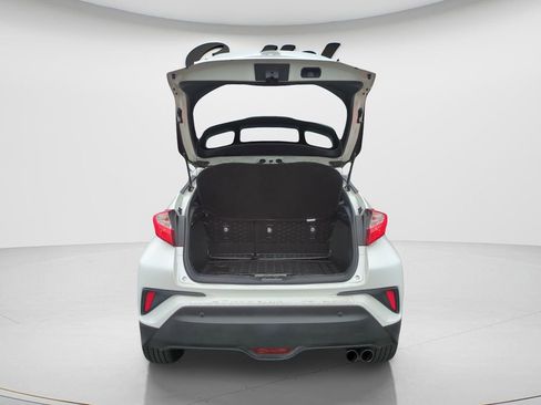 Used 2019 Toyota C-HR Limited FWD image 9