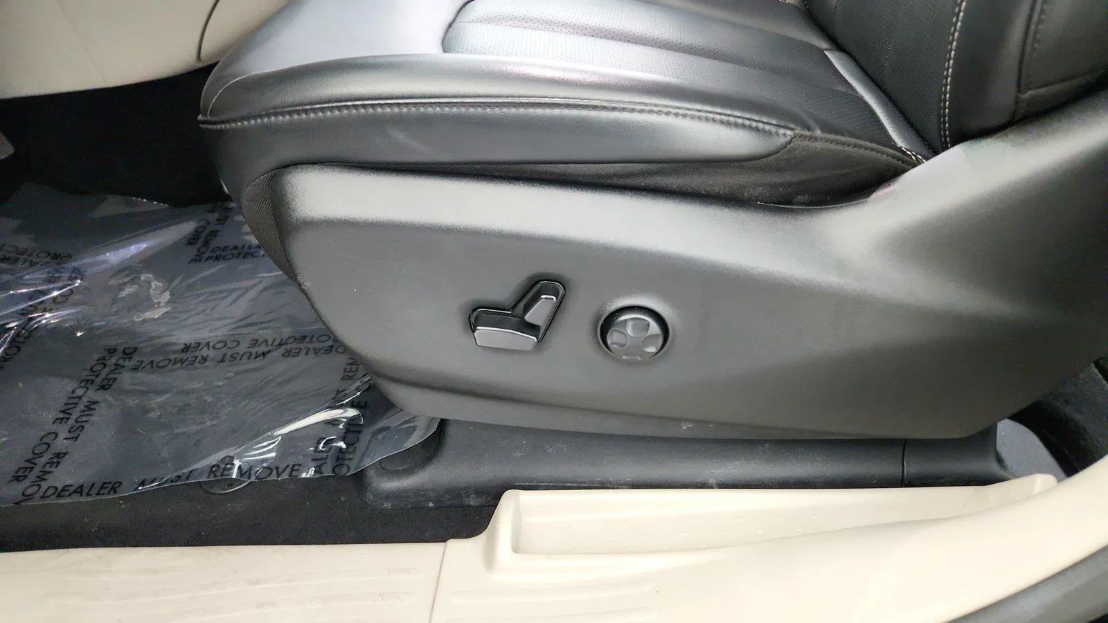 Used 2023 Chrysler Pacifica Touring-L FWD image 21