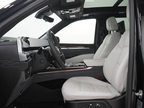 Used 2026 Cadillac Escalade ESV Platinum Sport AWD/4WD image 27
