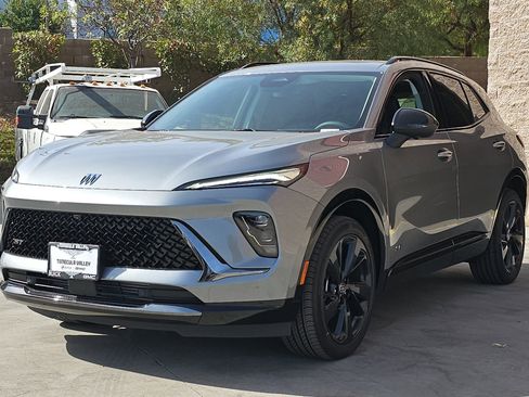 Used 2025 Buick Envision Sport Touring image 4