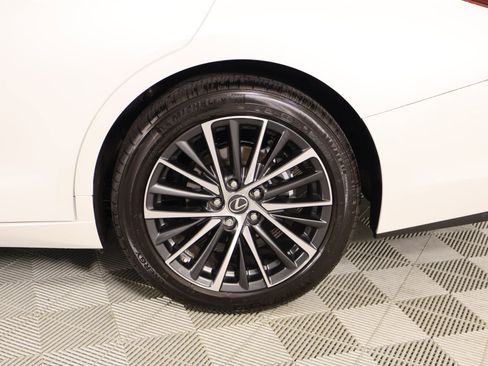 Used 2024 Lexus ES 350 w/ Premium Package FWD image 19