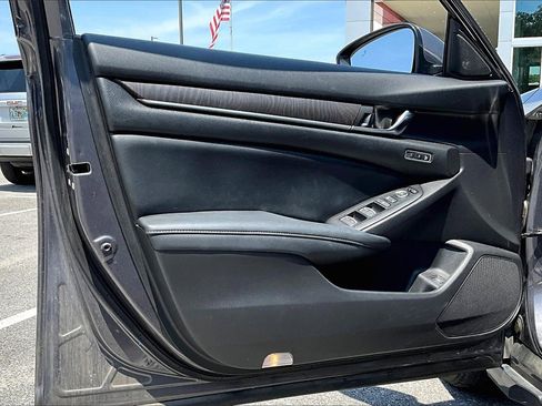 Used 2021 Honda Accord Touring image 17
