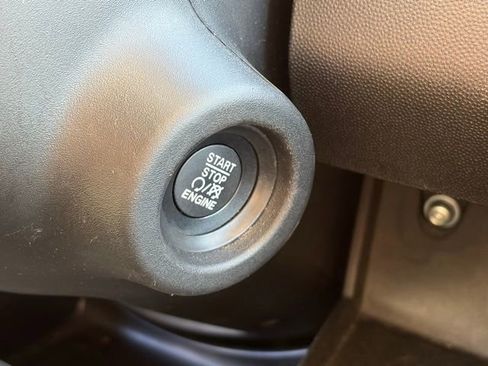 Used 2025 RAM ProMaster 2500 w/ Convenience Group image 19