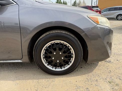 Used 2014 Toyota Camry LE FWD image 11