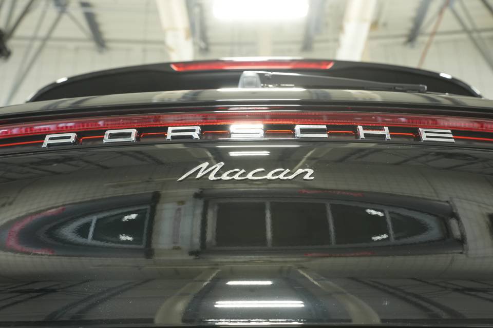 Certified 2026 Porsche Macan AWD/4WD image 38