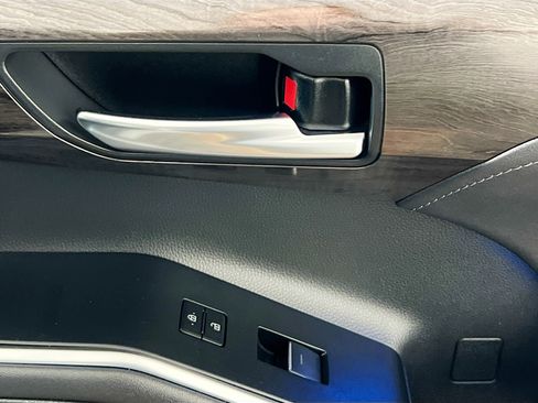 Used 2020 Toyota Highlander Limited FWD image 32