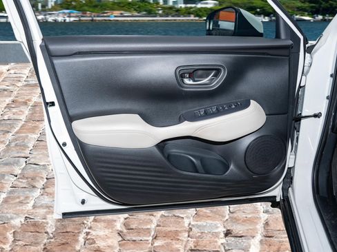 Certified 2023 Honda HR-V LX image 10