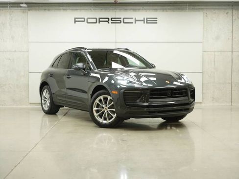 Used 2025 Porsche Macan AWD/4WD image 9