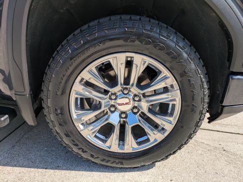 Used 2025 GMC Sierra 1500 Denali w/ Technology Package AWD/4WD image 11