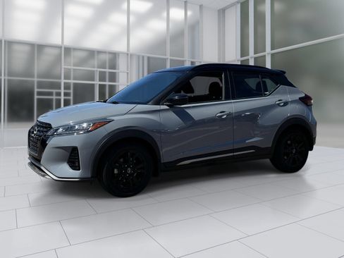 Used 2022 Nissan Kicks SR FWD image 2