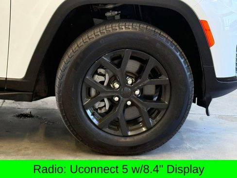 Used 2024 Jeep Grand Cherokee L Altitude AWD/4WD image 2