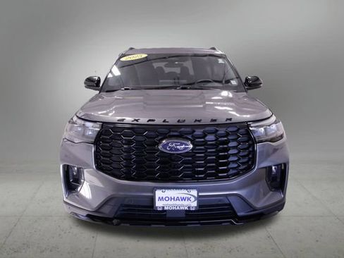 Used 2025 Ford Explorer ST-Line w/ ST-Line Street Pack image 9