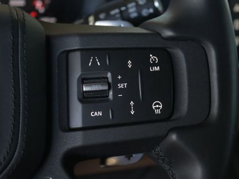 Used 2025 Land Rover Defender 110 V8 image 10