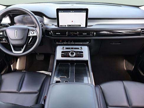 Used 2024 Lincoln Aviator AWD w/ Premium Package image 17