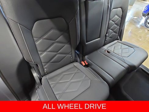Used 2025 Volkswagen Atlas Cross Sport SE AWD/4WD image 11