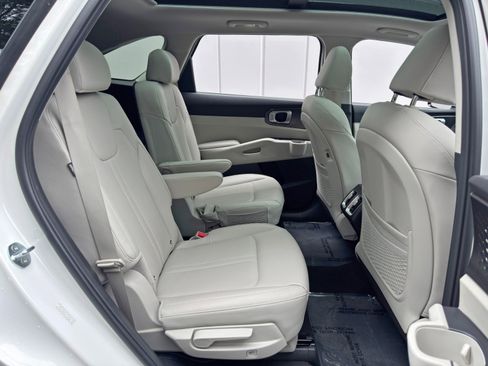 Used 2025 Kia Sorento EX w/ EX Panoramic Sunroof Package FWD image 37