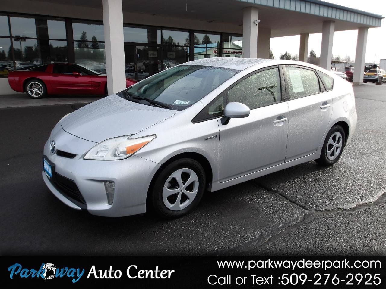 Used 2015 Toyota Prius Four FWD image 1