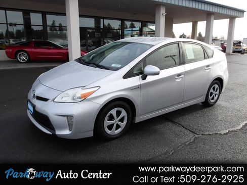 Used 2015 Toyota Prius Four FWD image 1