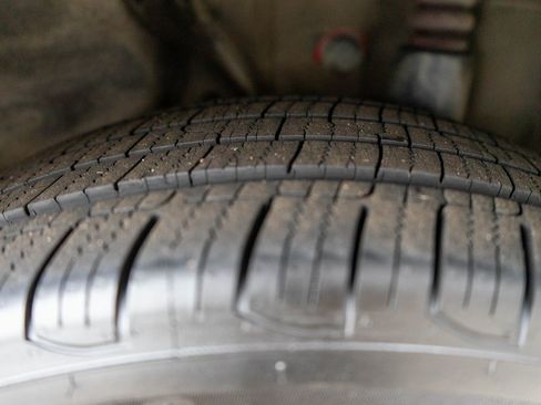 Used 2017 Kia Niro Touring image 32