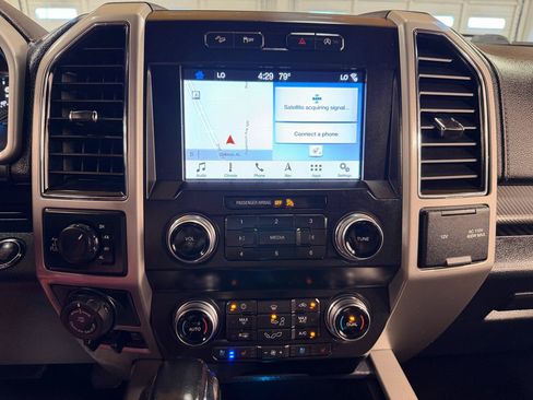 Used 2019 Ford F150 Lariat w/ Equipment Group 502A Luxury AWD/4WD image 18