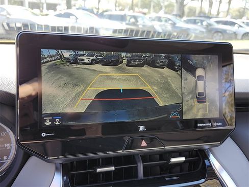 Used 2021 Toyota Venza Limited image 21