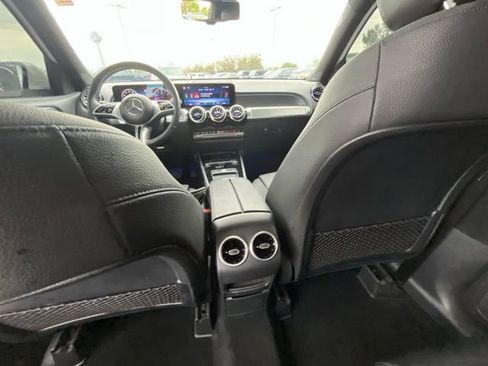 Used 2025 Mercedes-Benz GLB 250 4MATIC image 16